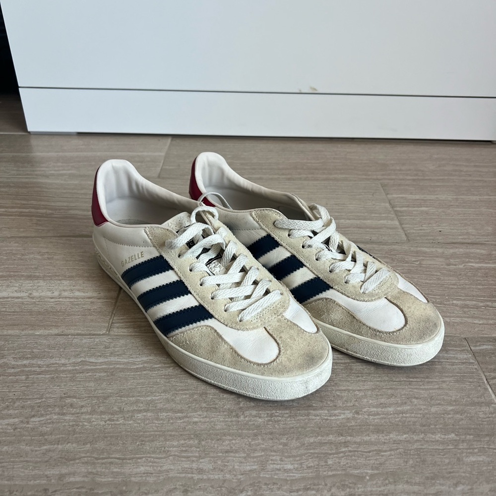 Gucci Gazelle White Sneakers with Blue Stripes - Picture 4 of 8